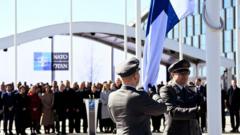 Фински војници подигли су заставу први пут испред седишта НАТО у Бриселу
