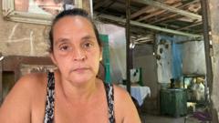 Elizabeth León tiene tres hijos encarcelados desde las protestas de hace un año