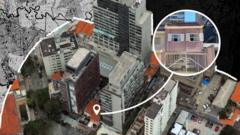 Fotomontagem destaca sobrado no bairro da Vila Mariana, em São Paulo, cercado por prédios