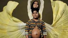 인도 트랜스젠더 커플, 한 달 빨리 출산… ‘기쁨의 눈물’로 환영
