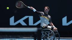 Hewett begins Melbourne title defence with win