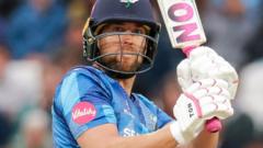 T20 Blast: Yorkshire batters flying in Roses game - text & radio