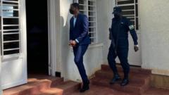 Dieudonné Ishimwe yinjira mu rukiko kuwa gatatu tariki 11 Gicurasi 2022