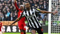 Premier League: Gordon doubles Newcastle lead, Fulham also ahead