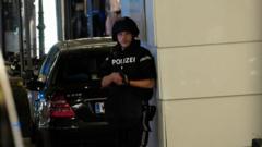 После атаки в Вене полиция проводит масштабную операцию по всей Австрии.
