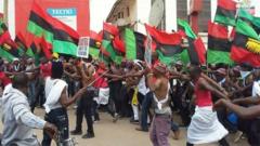 Awọn ọmọ ẹgbẹ IPOB lasiko iwọde wọn