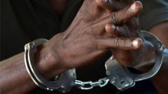 Man wey dem wear handcuff