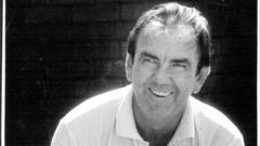 Former Australia captain Simpson dies aged 89
