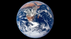ภาพถ่าย “ลูกหินสีน้ำเงิน” (The Blue Marble) โลกทั้งใบจากมุมมองของภารกิจอะพอลโล 17 บนดวงจันทร์