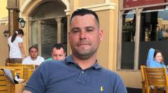 'Colled enbyd' - Teyrnged teulu wedi marwolaeth gyrrwr ar yr A40