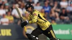 Dhariwal signs new Gloucestershire deal