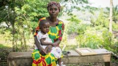 Claudine Mukhena asigaranye ihasa rimwe, Anick, inyuma y'aho Destin yiciwe na  malaria