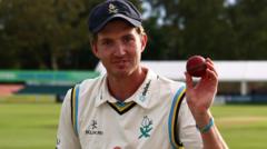 Hill bowls Yorkshire to win over Leicestershire