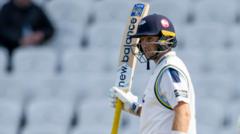 Yorkshire's Root hits 90 as Bears set 185 to win
