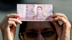 မြန်မာငွေကျပ်တစ်သိန်းကို ထိုင်းဘတ်ငွေ တစ်ထောင်အောက် ရောက်