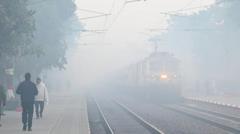 Smog causes travel chaos in Indian capital Delhi