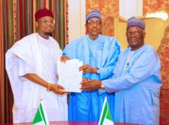 Minuster of Digital Economy and President Buhari for di signing of di NSB