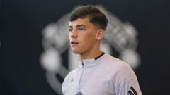 Man Utd's Lacey, 18, knocking at first-team door
