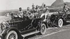Desfilejogar uno gratiscorso na avenida Beira Mar, no Rio,jogar uno gratis1922