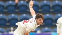 Glamorgan bowler Leonard signs contract extension