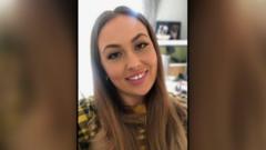 Oedi cyfraith ar ôl i ddynes gael ei llofruddio yn achos gofid i deulu