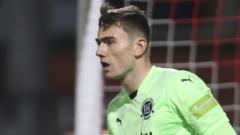 Bolton bring in Fleetwood goalkeeper Harrington