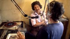 O garafán i 24/7 ar y we: Oriel atgofion 50 mlynedd o Radio Ysbyty Gwynedd