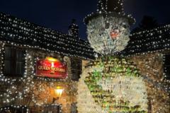 Wine-bottle snowman towers 26 feet over pub