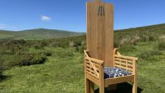 Cadeirio'r prifardd fydd prif seremoni'r Eisteddfod ddydd Gwener