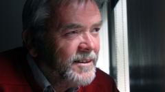 BBC Bangor yn 90: Atgofion darlledu Dei Tomos 