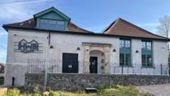 Rhaid i fwy o bobl 'gymryd cyfrifoldeb' am leihau allyriadau carbon