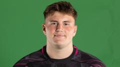 Dragons sign Ospreys prop Jones on loan