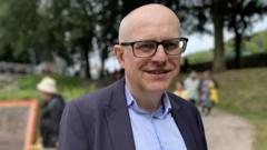 Gwobr cyfraniad arbennig i Dr Simon Brooks am ymchwil yn Gymraeg