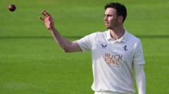 Kent bowler Gilchrist signs new deal