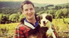 Ifan Evans: 'Y cysylltiad arbennig rhwng dyn a'i gi'