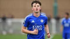 Leicester midfielder Dyke to join QPR