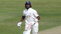 Muyeye heroics keep Kent alive but Pears close on vital win