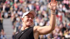 Kartal wins and Raducanu & Boulter team up as women return to Queen's