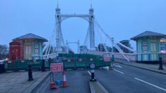 Albert Bridge now closed to walkers and cyclists