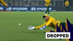 De Kock misjudges catch after running 'a mile' to take it