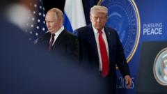 Trump oo cunaqabatayn kale ku soo rogay Ruushka, eedna u jeediyey Putin