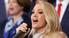 Carrie Underwood goes a cappella, Melania's air kiss, and other moments