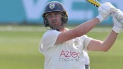 Durham survive scare to beat leaders Notts