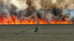 Wildfire fears mount during extreme heat