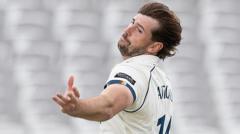 Derbyshire close in on victory against Middlesex