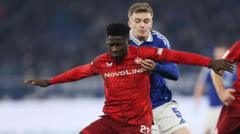 Aberdeen sign 'physical and robust' Aremu