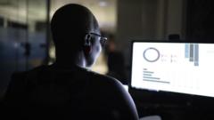 Mulher trabalhando em computador