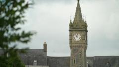 Gwrthod cais i dawelu cloc Machynlleth dros nos