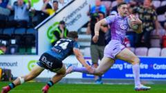Wigan go top with thrilling win over Leigh