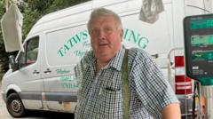 Teyrngedau i Emyr Owen - 'gweithiwr caled cefn gwlad a gŵr busnes naturiol'
